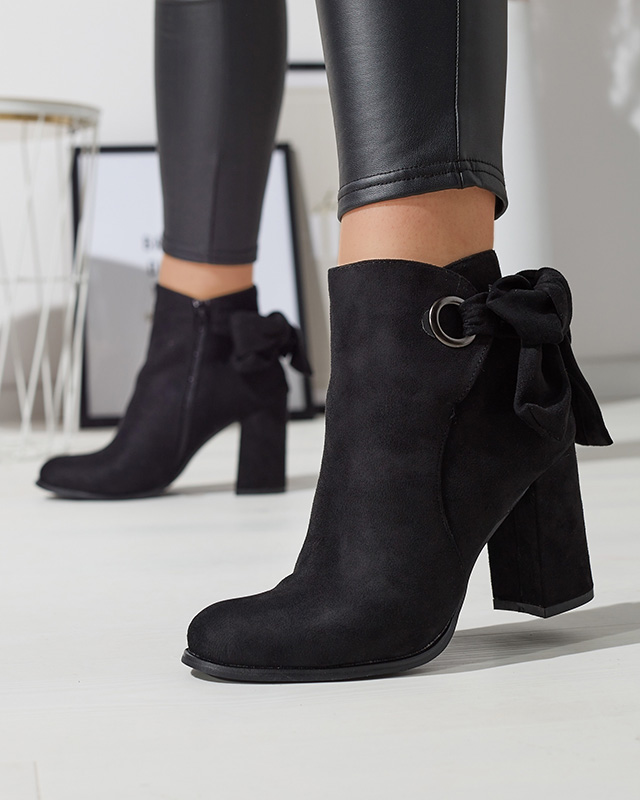 Dámské kozačky z ekokůže s mašlí v černé barvě Agarol- Obuv