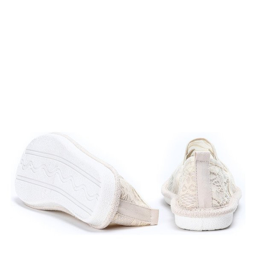 Бежеві еспадрилі, прикрашені мереживним матеріалом Роза - Взуття