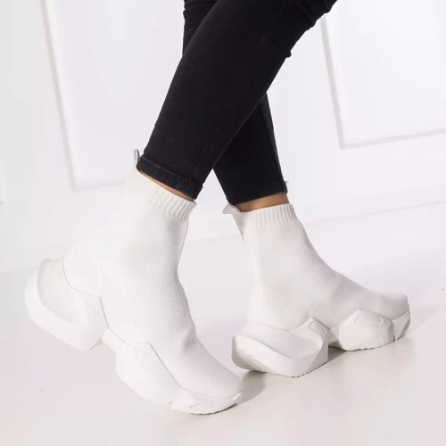 OUTLET Жіноче високе спортивне взуття White Gohi - Взуття