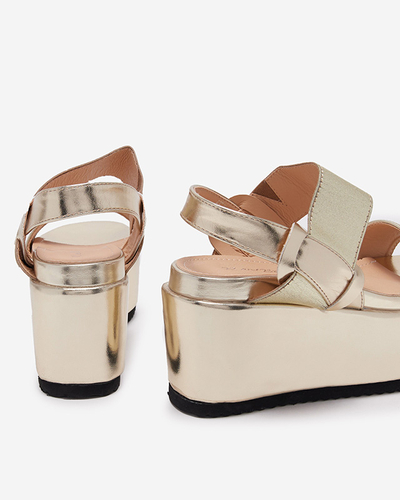 Zlaté dámské sandály z ekokůže na platformě Kosall-Footwear