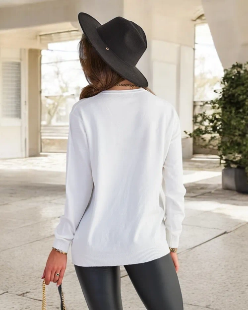 Royalfashion Білий жіночий светр з вирізом у вигляді серця