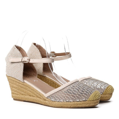 Beżowe espadryle na koturnie Mircana- Obuwie