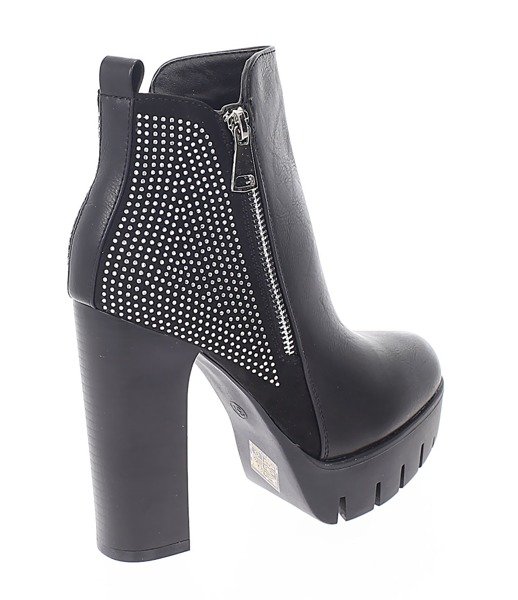 Czarne botki na słupku - Obuwie