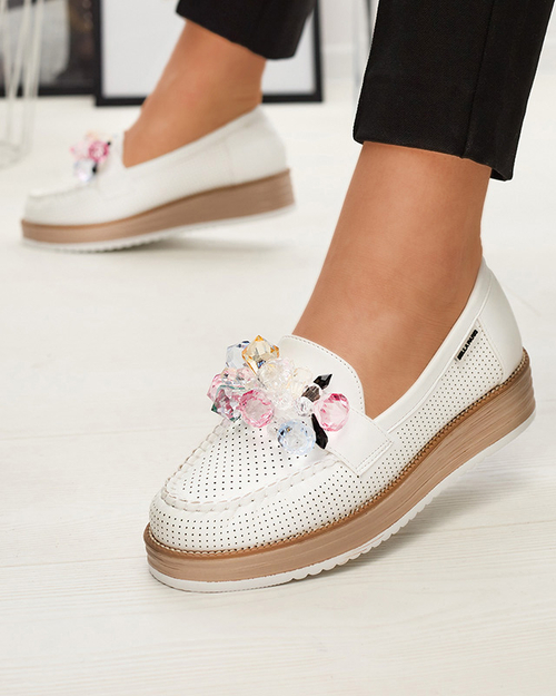 Білі жіночі мокасини з декоративними кристалами Liscutio- Footwear