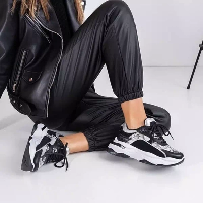 OUTLET Černá dámská sportovní obuv s ražbou hadí kůže Feliks - Footwear