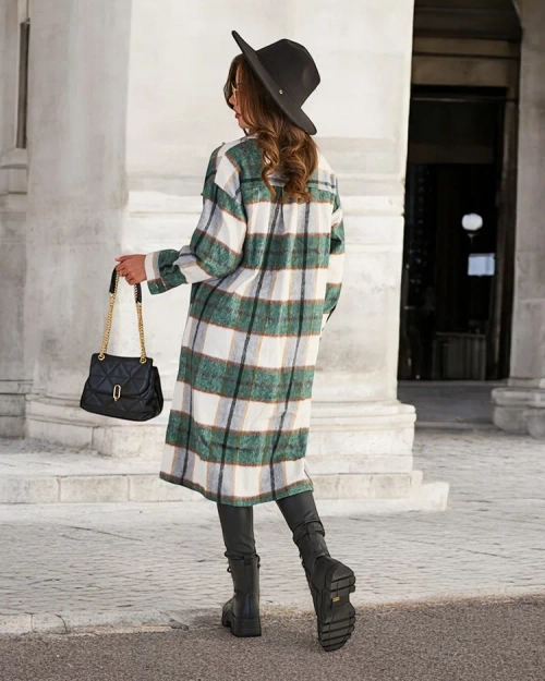 Зелена жіноча довга сорочка в клітинку