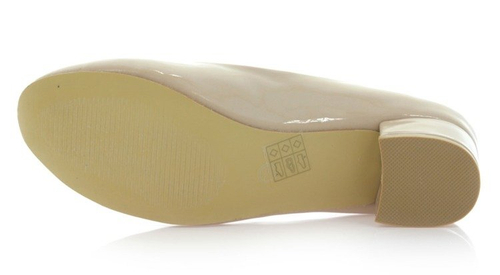 Beżowe czółenka na niskim słupku - Obuwie