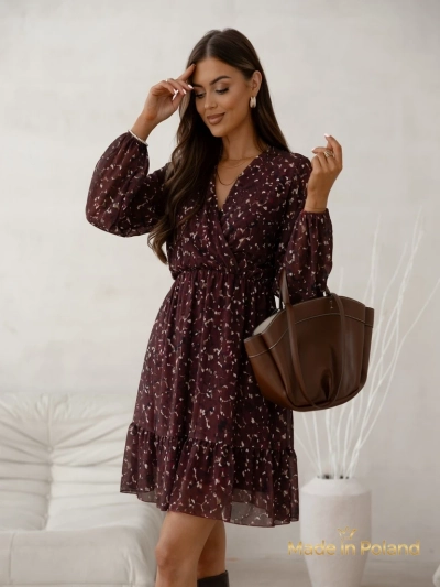 Royalfashion Візерункова жіноча міні-сукня з оборками та запашним декольте