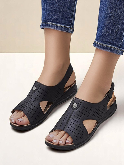 Royalfashion Жіночі сандалі з вирізами Leminni