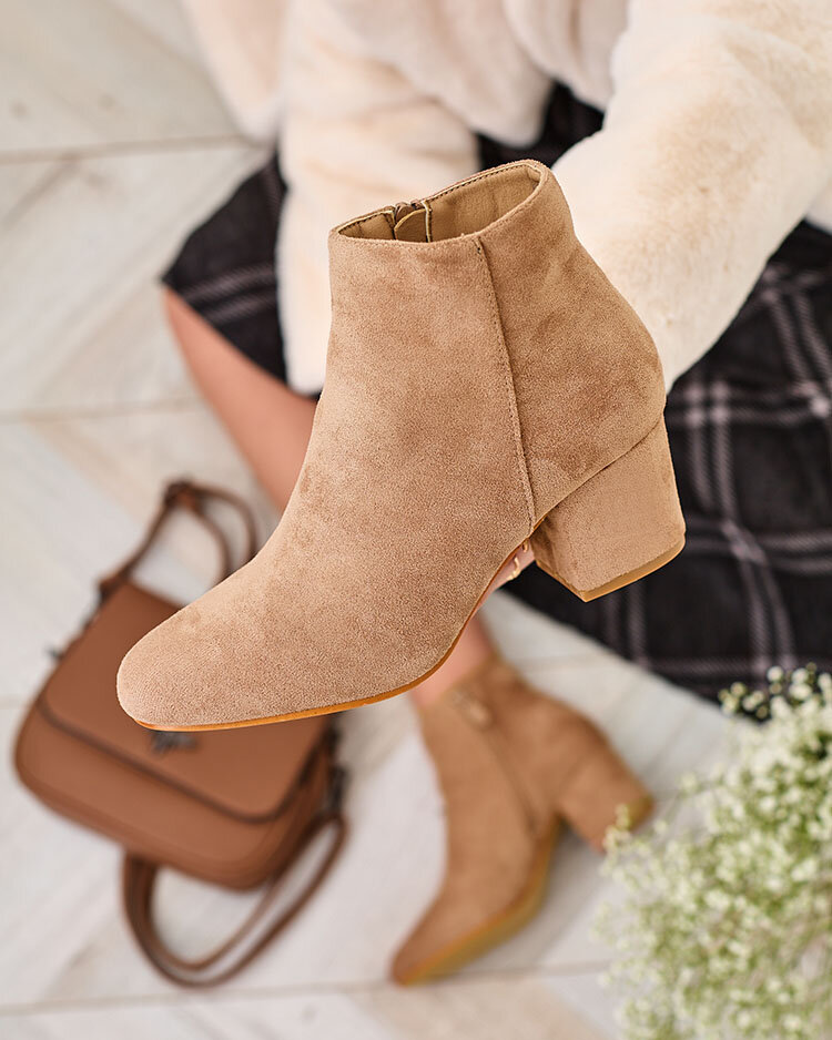 Royalfashion Světle hnědé dámské nízké kozačky na jehlovém podpatku Referra