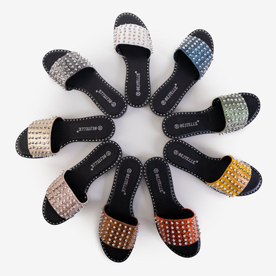 Černé dámské pantofle s cvočky a tryskami Maurella - Obuv