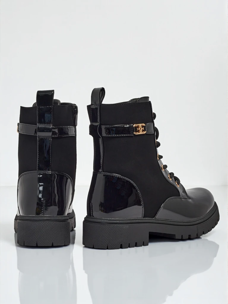 Šněrovací kotníkové boty z matné a lakované eko kůže Alvinea