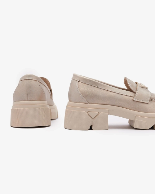 Жіночі золоті мокасини з декором Sarix - Взуття