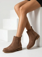 світло-коричневий