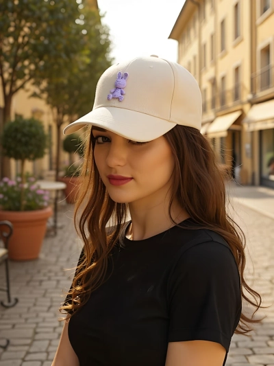 Royalfashion Кепка з нашивкою Bunny Chic