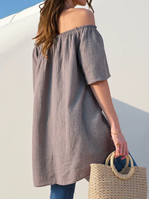 Royalfashion Жіноча блузка з бавовни в стилі off-the-shoulder з декоративними гудзиками