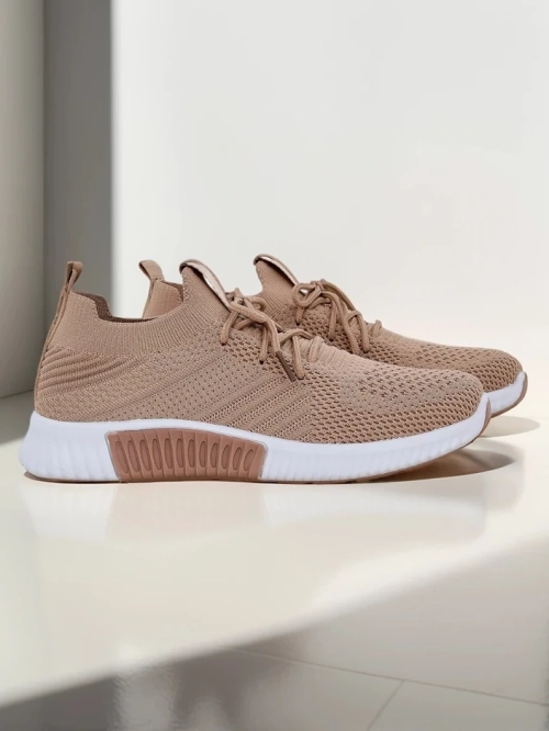 Жіночі кросівки Aristea світло-коричневі плоский каблук тканина 3 см