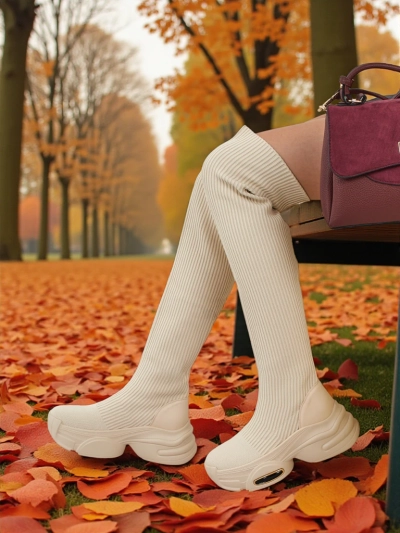 Dlouhé dámské nazouvací kozačky na silnější podrážce Ravmora