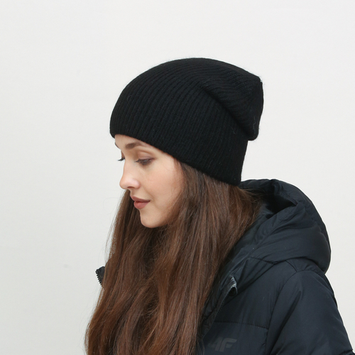 Чорна в'язана жіноча шапка - Аксесуари