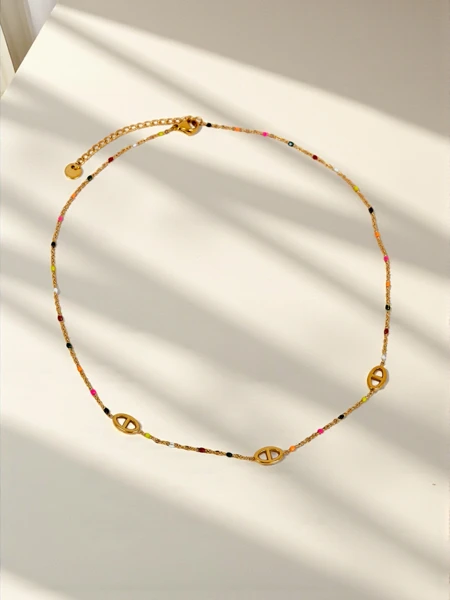 Náhrdelník Aelia Maane – jemný řetízek s korálky