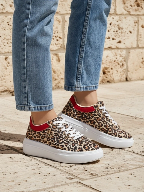 Royalfashion Жіночі перфоровані спортивні кросівки Leopess