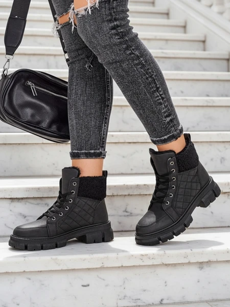 Royalfashion Černé dámské zateplené traperské boty Hogenaf