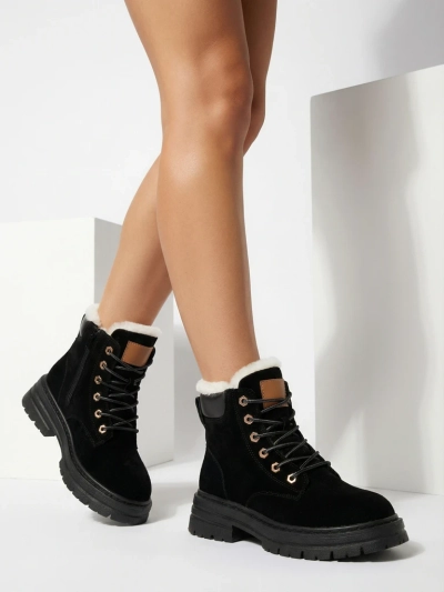 Royalfashion Dámské zateplené traperské boty v černé barvě Radoras