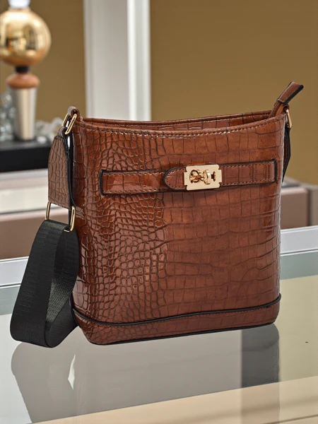 Lakovaná malá dámská kabelka z eko kůže Arlisse