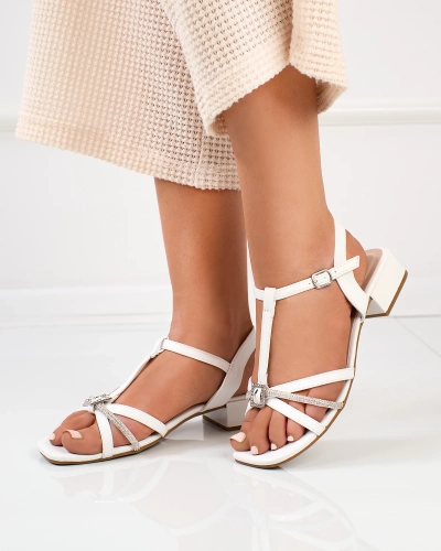 Royalfashion Dámské bílé sandály na nízkém podpatku se zirkony Luietta