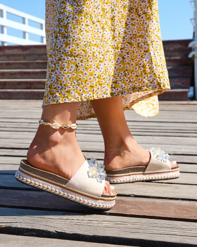 Royalfashion Dámské žabky s krystaly v béžové barvě Bollah