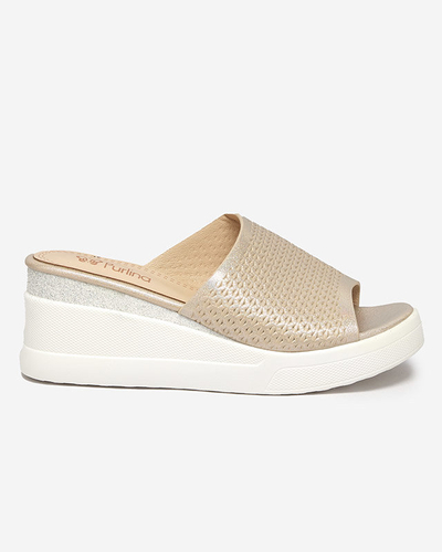 Zlaté dámské prolamované pantofle na klínku s brokátem Neritas - Shoes
