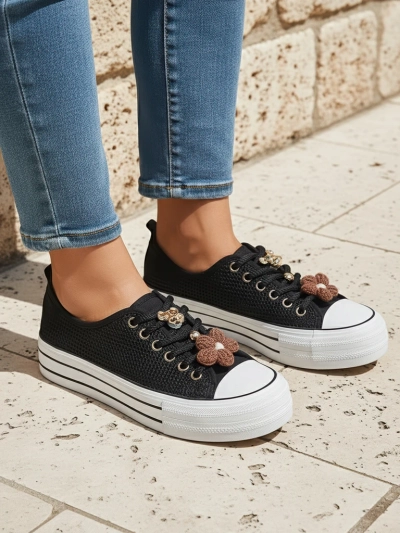 Royalfashion Жіночі перфоровані кросівки з декораціями Osdo