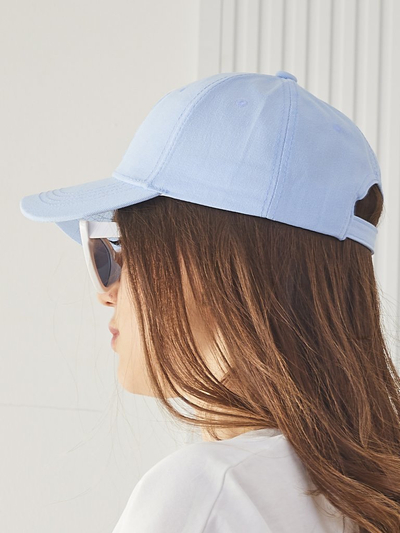 Royalfashion Baseballová čepice s nášivkou mrkajícího králíčka