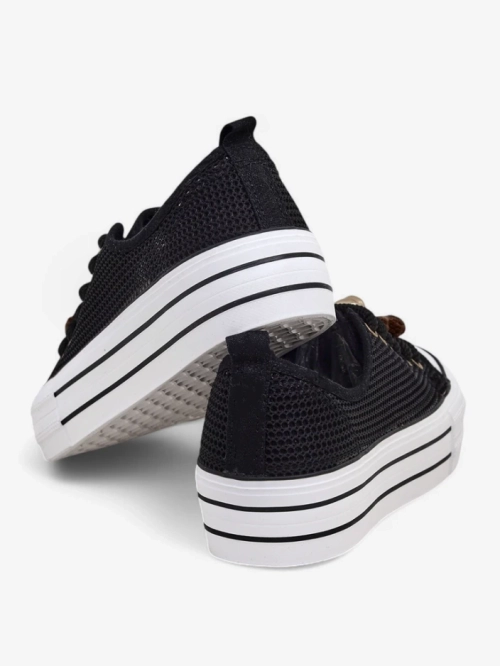 Royalfashion Жіночі перфоровані кросівки з декораціями Osdo