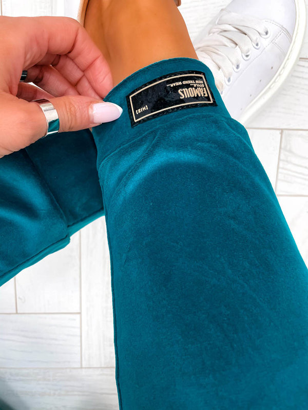 Tmavě zelená dámská velurová tepláková souprava- Oblečení