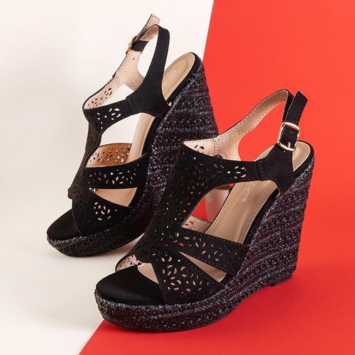 Чорні жіночі босоніжки на високій танкетці Brolesio