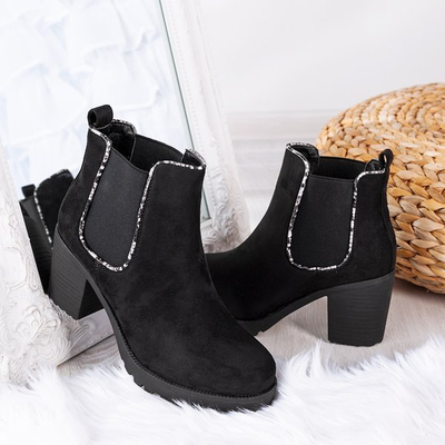 Černé boty na vyšším sloupku Travolte - Obuv