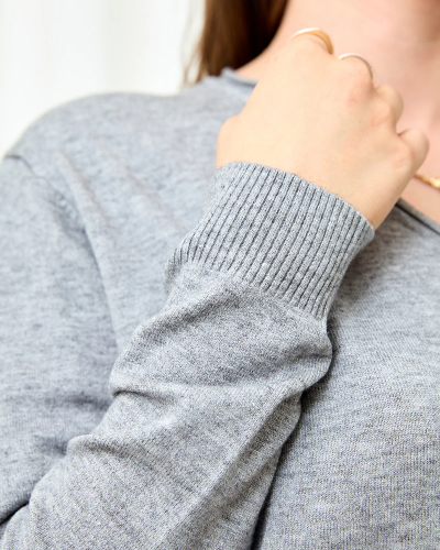 Светр жіночий Royalfashion Grey з вирізом у вигляді серця