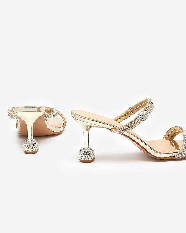 VÝSTUP Zlaté lakované pantofle na nízkém podpatku Lakopi - Obuv