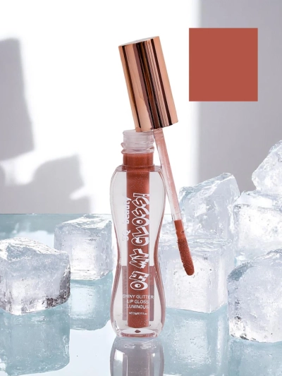 Třpytivý lesk na rty v odstínu Soft Blush