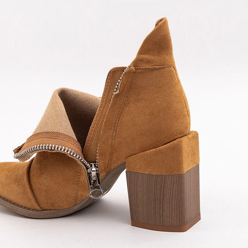 Коричневі жіночі ботильйони з вирізами Plinara