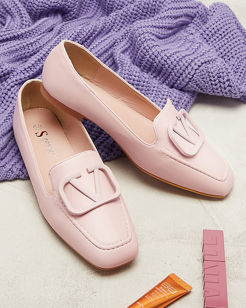 Світло-рожеві жіночі мокасини з орнаментом в тон Terika - Взуття