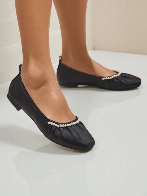Балетки Callisto Nero – Чорні балетки з екошкіри з перлинками, плоский каблук