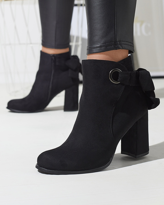 Dámské kozačky z ekokůže s mašlí v černé barvě Agarol- Obuv