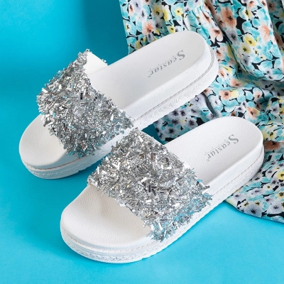 OUTLET Білі жіночі тапочки на платформі з фіанітом Lomine - Взуття