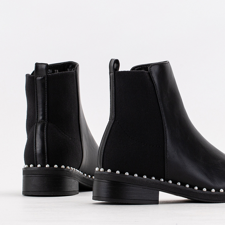 Černé dámské kotníkové boty s ozdobnými perličkami značky Manoris - Footwear
