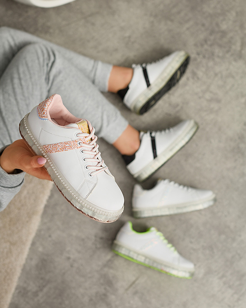 Жіночі спортивні кросівки білого кольору з рожевими вставками Asxa- Footwear