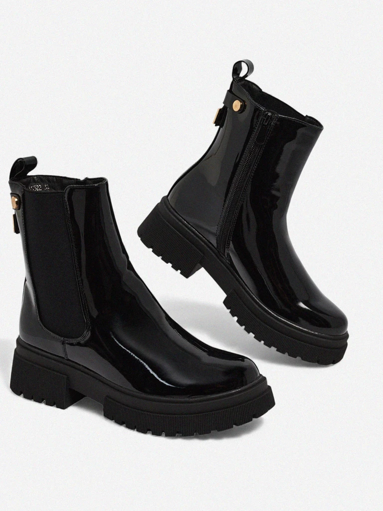 Lakované dámské kotníkové boty z eko kůže Calebi