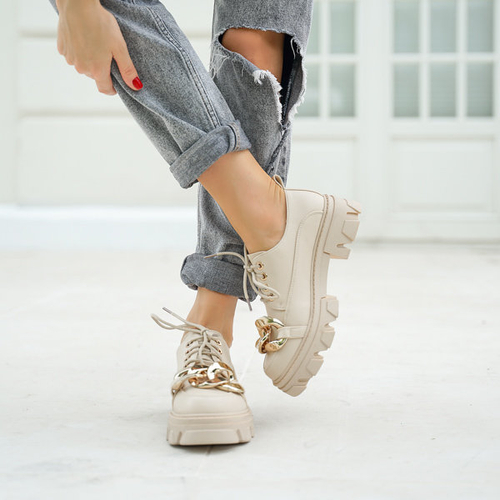 Бежеві закриті туфлі на тракторній підошві Eqoia