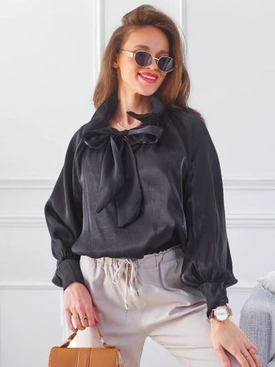Royalfashion Lesklá dámská košile s dekorativním límcem
